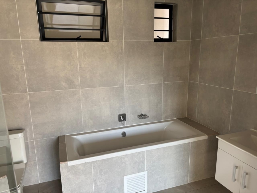 To Let 1 Bedroom Property for Rent in Greenstone Hill Gauteng