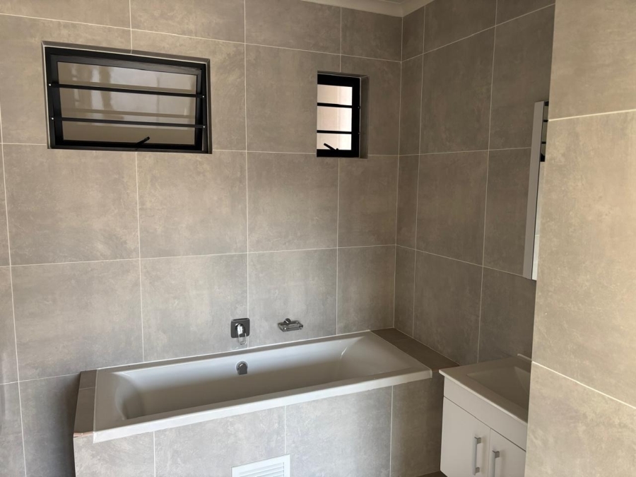 To Let 1 Bedroom Property for Rent in Greenstone Hill Gauteng