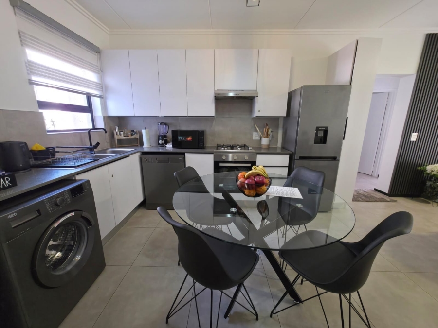 To Let 2 Bedroom Property for Rent in Fourways Gauteng