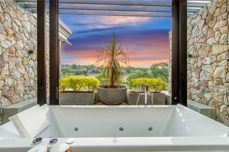 To Let 5 Bedroom Property for Rent in Dainfern Golf Estate Gauteng