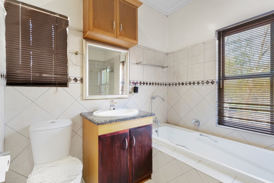 To Let 4 Bedroom Property for Rent in Dainfern Golf Estate Gauteng