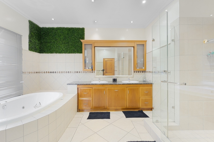 To Let 4 Bedroom Property for Rent in Dainfern Golf Estate Gauteng