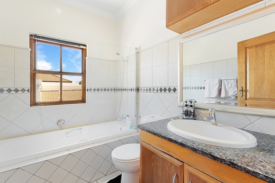 To Let 4 Bedroom Property for Rent in Dainfern Golf Estate Gauteng