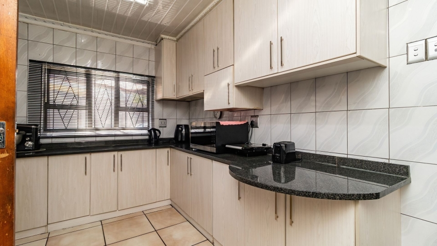 5 Bedroom Property for Sale in Actonville Gauteng