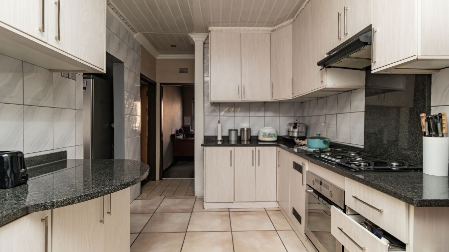 5 Bedroom Property for Sale in Actonville Gauteng