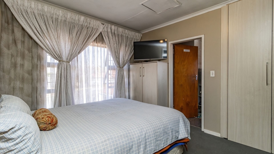 5 Bedroom Property for Sale in Actonville Gauteng