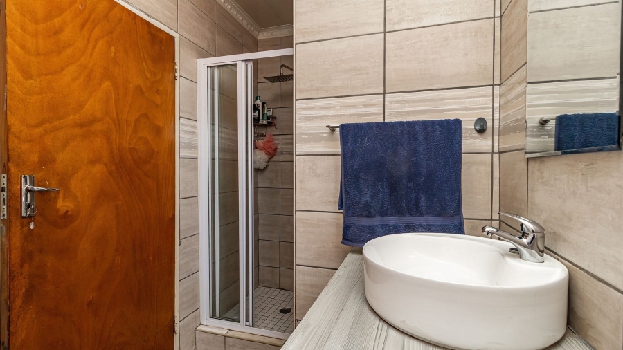 5 Bedroom Property for Sale in Actonville Gauteng