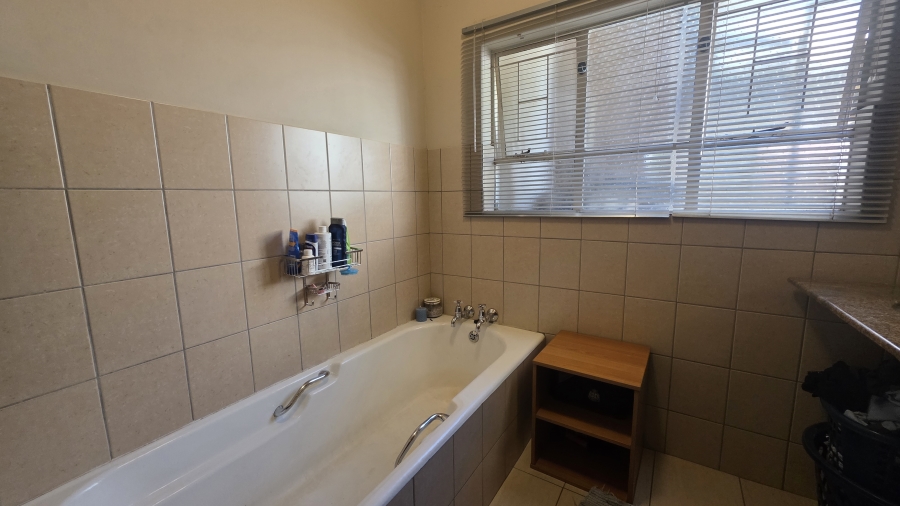 4 Bedroom Property for Sale in Garsfontein Gauteng