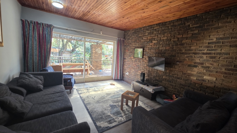 4 Bedroom Property for Sale in Garsfontein Gauteng