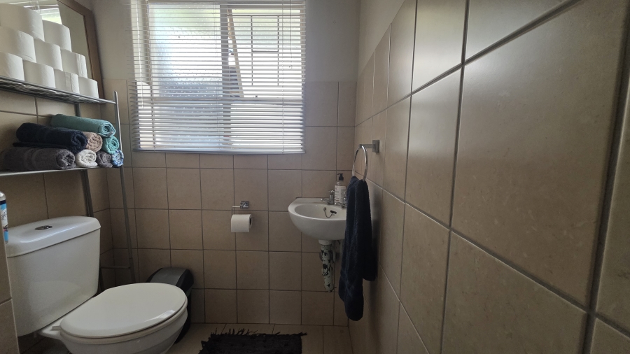 4 Bedroom Property for Sale in Garsfontein Gauteng