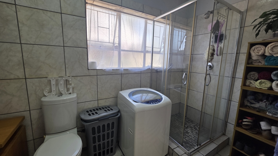 4 Bedroom Property for Sale in Garsfontein Gauteng