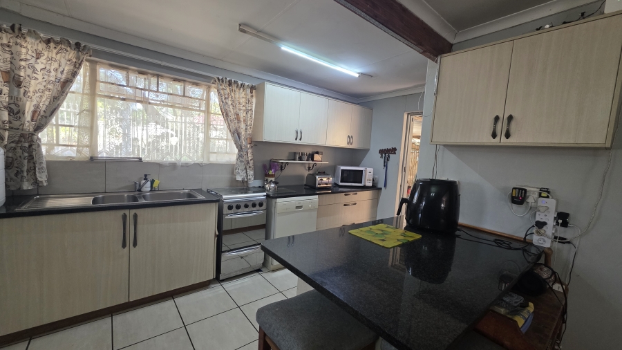 4 Bedroom Property for Sale in Garsfontein Gauteng