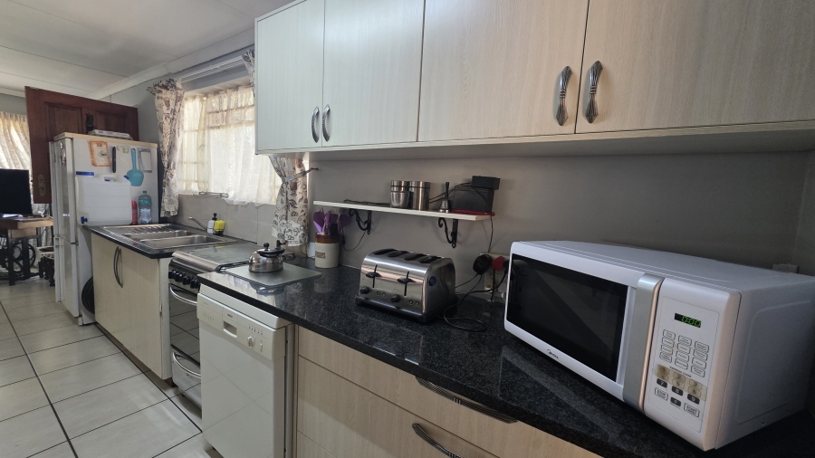 4 Bedroom Property for Sale in Garsfontein Gauteng
