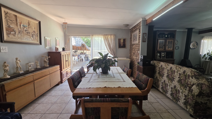 4 Bedroom Property for Sale in Garsfontein Gauteng