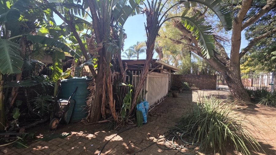 4 Bedroom Property for Sale in Garsfontein Gauteng