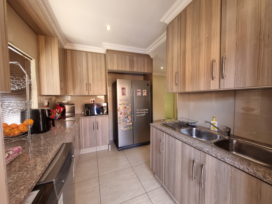 To Let 3 Bedroom Property for Rent in Equestria Gauteng