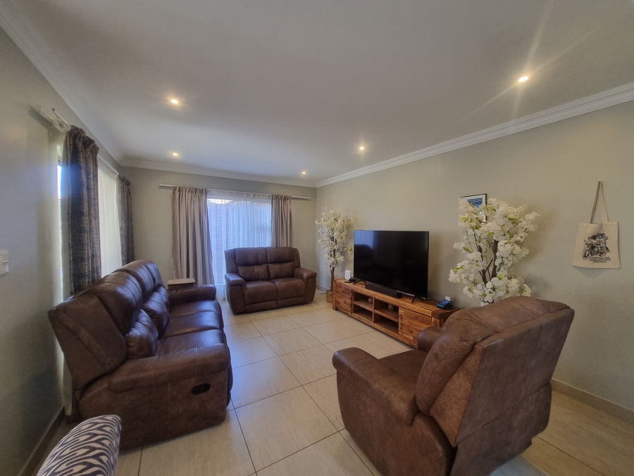 To Let 3 Bedroom Property for Rent in Equestria Gauteng