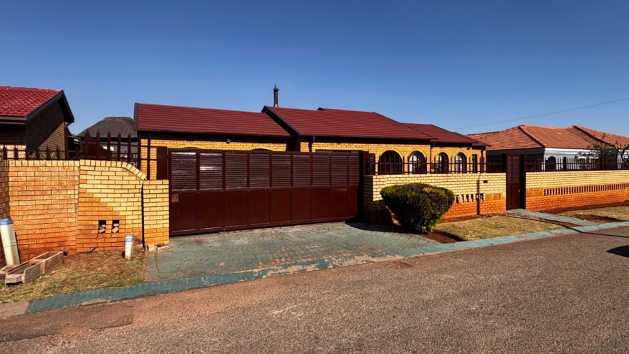 3 Bedroom Property for Sale in Spruit View Gauteng