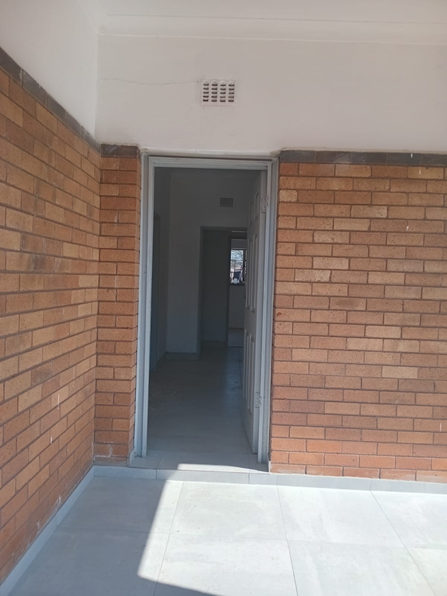 5 Bedroom Property for Sale in Clayville Gauteng