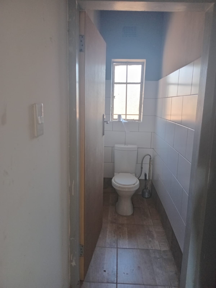 5 Bedroom Property for Sale in Clayville Gauteng
