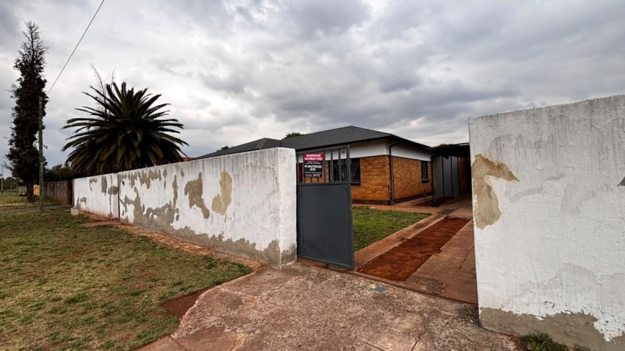 5 Bedroom Property for Sale in Clayville Gauteng