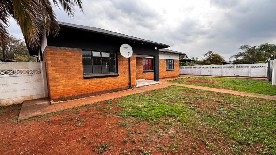 5 Bedroom Property for Sale in Clayville Gauteng