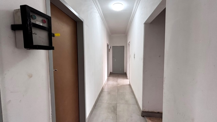 5 Bedroom Property for Sale in Clayville Gauteng