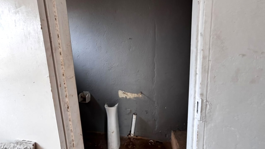 5 Bedroom Property for Sale in Clayville Gauteng