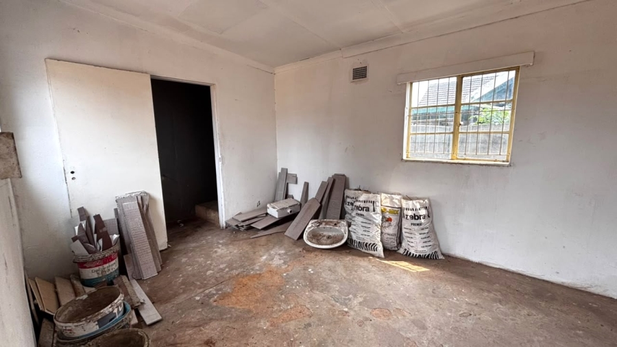 5 Bedroom Property for Sale in Clayville Gauteng