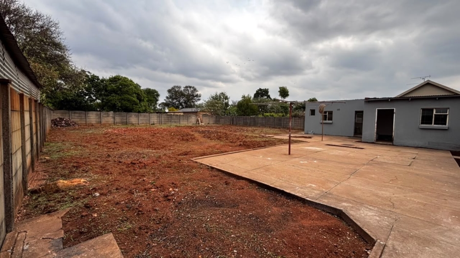 5 Bedroom Property for Sale in Clayville Gauteng