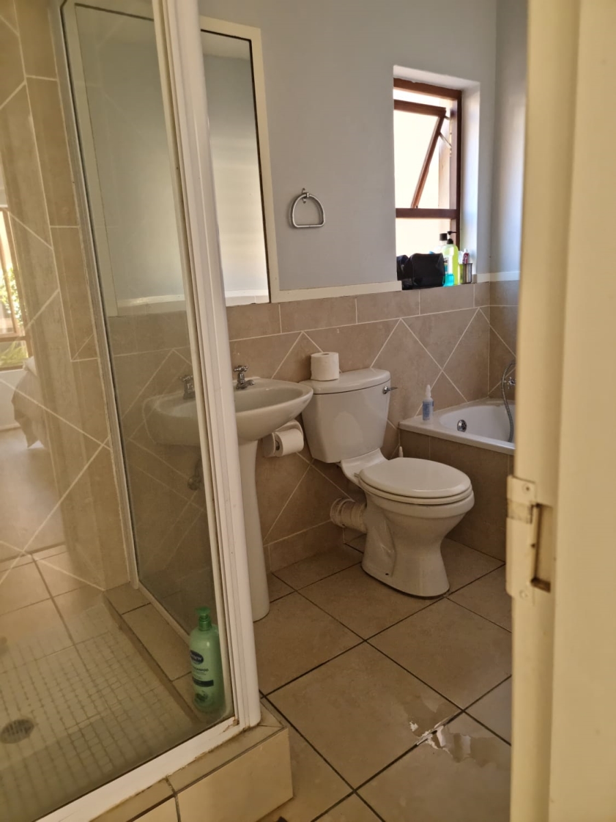 1 Bedroom Property for Sale in Lonehill Gauteng