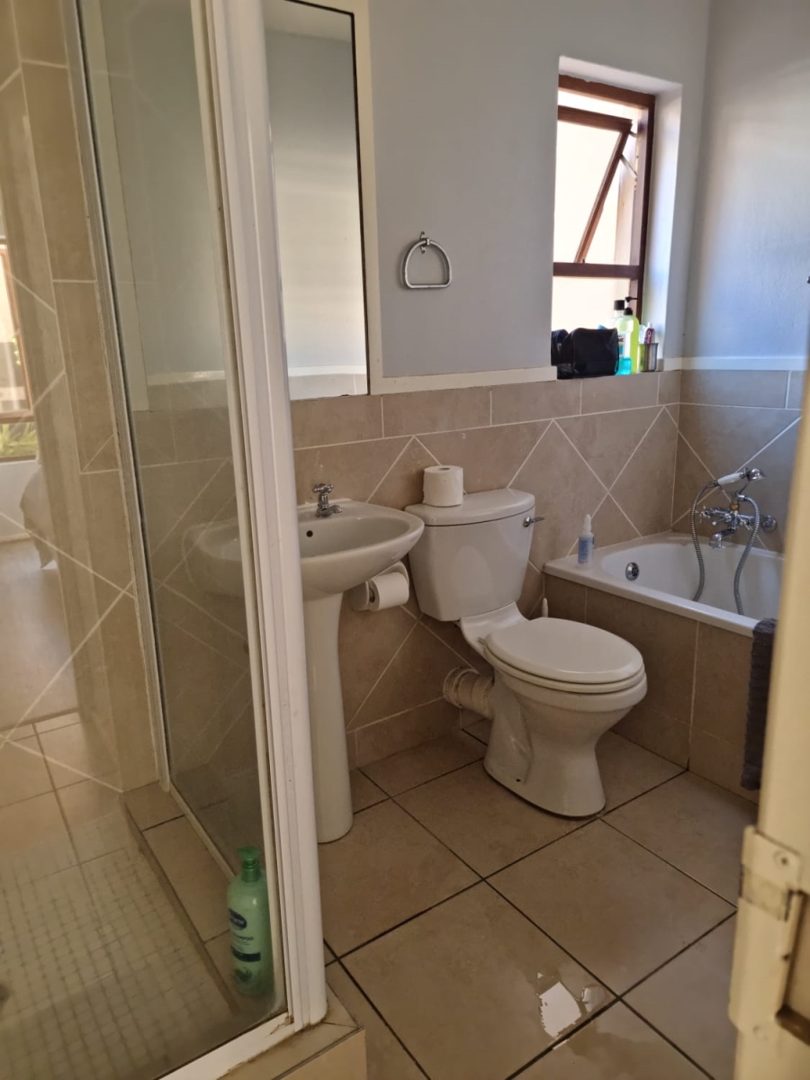 1 Bedroom Property for Sale in Lonehill Gauteng