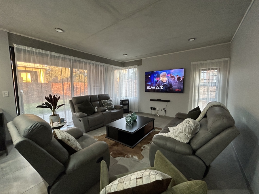 To Let 4 Bedroom Property for Rent in North Riding Gauteng