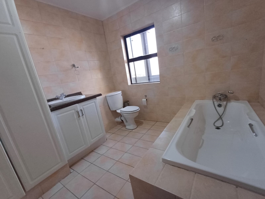 4 Bedroom Property for Sale in Helderkruin View Gauteng