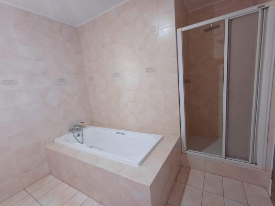 4 Bedroom Property for Sale in Helderkruin View Gauteng