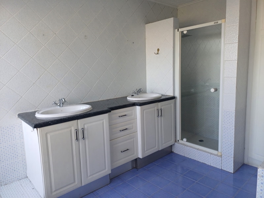 4 Bedroom Property for Sale in Helderkruin View Gauteng