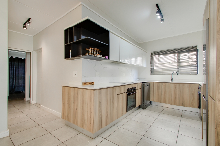 To Let 3 Bedroom Property for Rent in Waterfall Gauteng