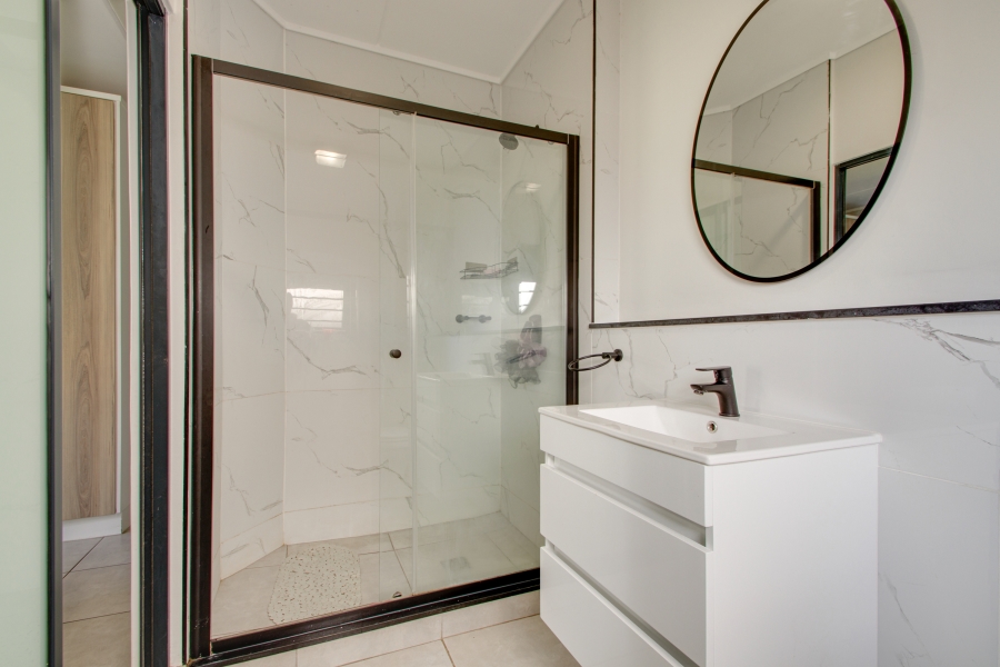To Let 3 Bedroom Property for Rent in Waterfall Gauteng