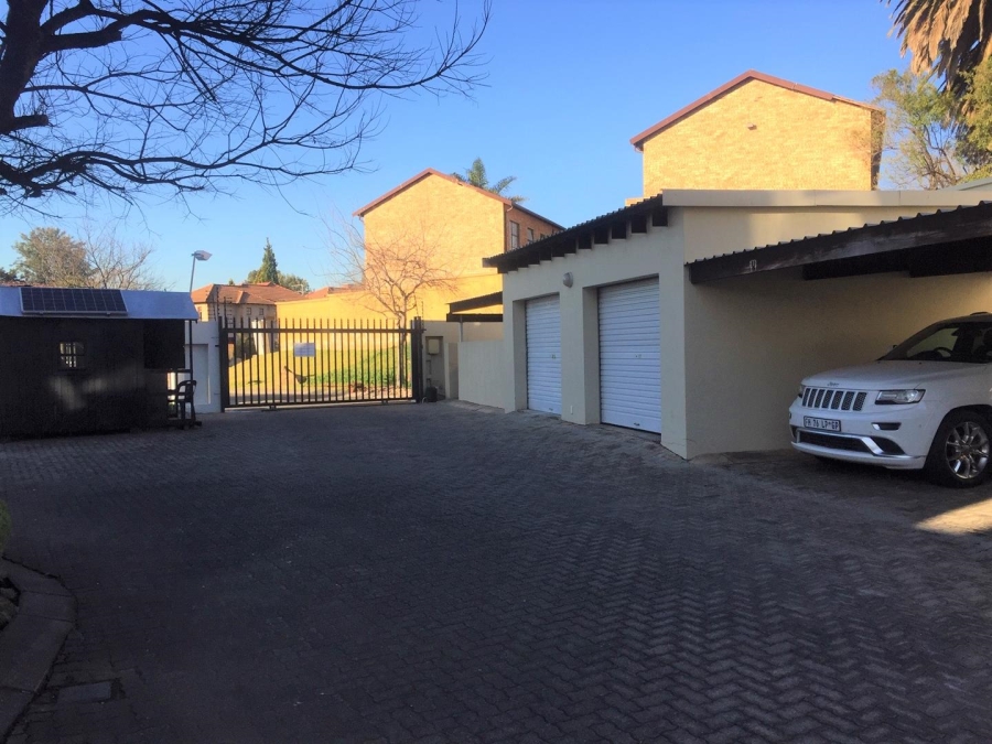 To Let 2 Bedroom Property for Rent in Paulshof Gauteng
