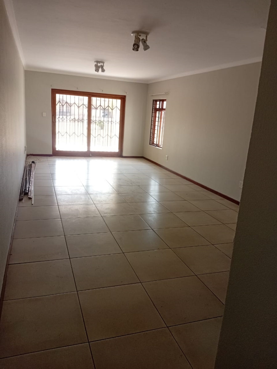 To Let 2 Bedroom Property for Rent in Paulshof Gauteng