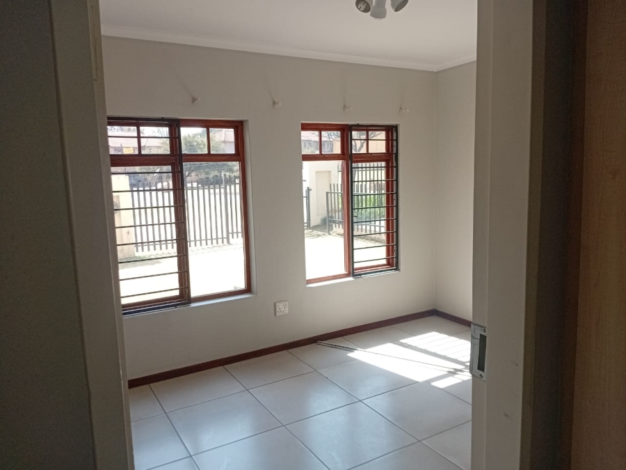 To Let 2 Bedroom Property for Rent in Paulshof Gauteng
