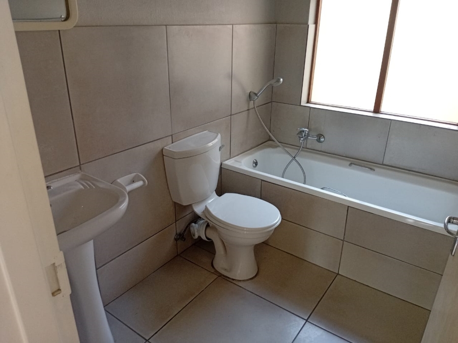 To Let 2 Bedroom Property for Rent in Paulshof Gauteng