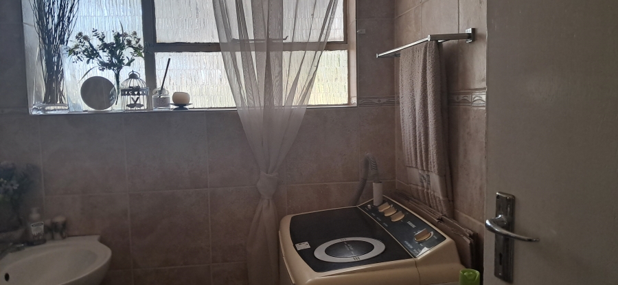 1 Bedroom Property for Sale in Helderkruin Gauteng