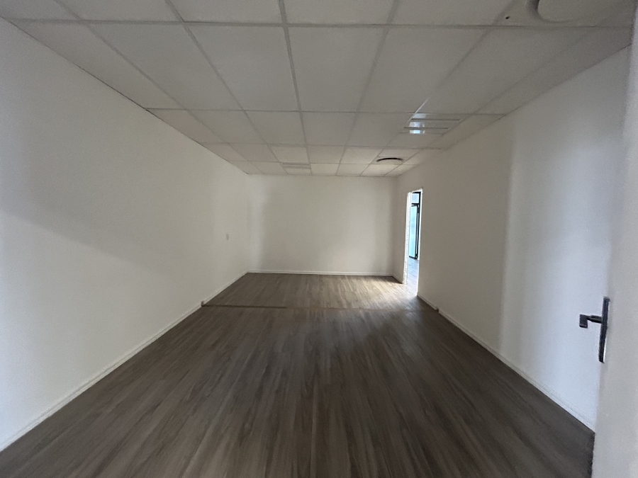 To Let Commercial Property for Rent in Vorna Valley Gauteng
