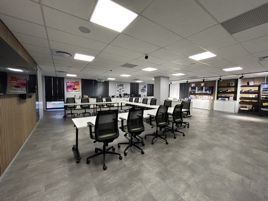 To Let Commercial Property for Rent in Vorna Valley Gauteng