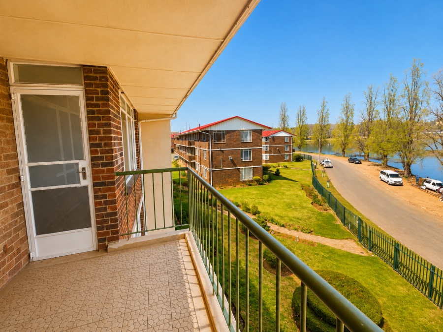 2 Bedroom Property for Sale in Florida Lake Gauteng