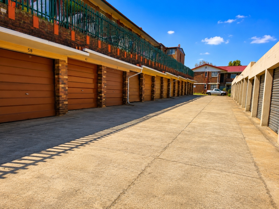 2 Bedroom Property for Sale in Florida Lake Gauteng