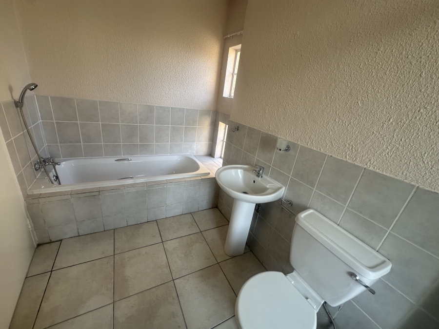 To Let 2 Bedroom Property for Rent in Laser Park Gauteng