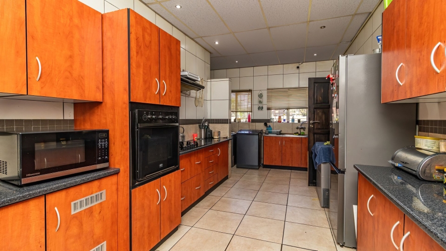5 Bedroom Property for Sale in Pomona Gauteng