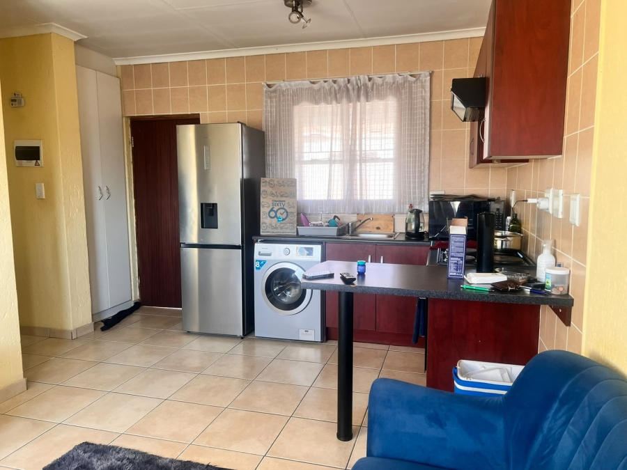 1 Bedroom Property for Sale in Ormonde View Gauteng